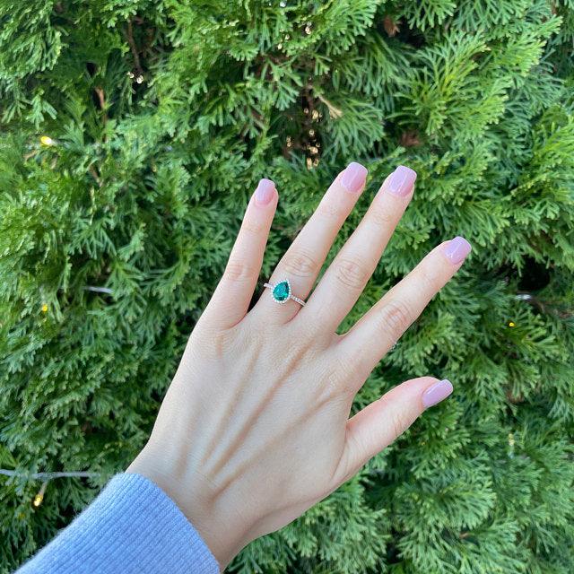 GREEN PEAR RING - Grace