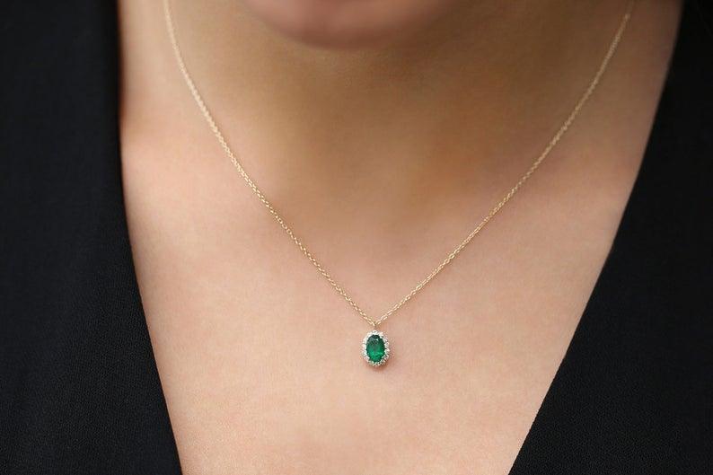 OVAL EMERALD NECKLACE - Grace