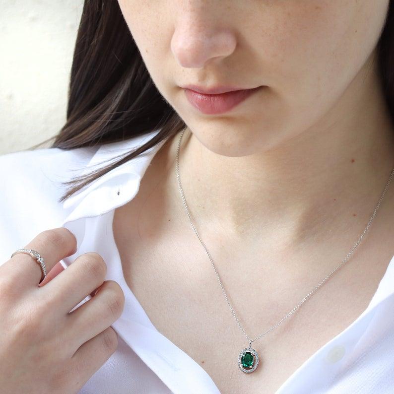 OVAL EMERALD NECKLACE - Grace