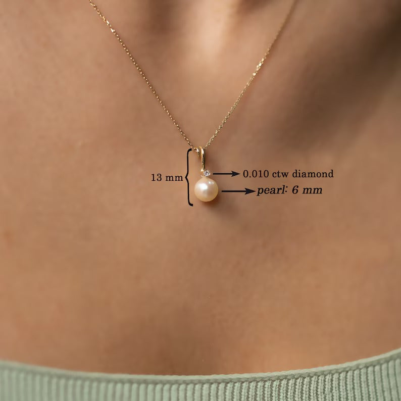 Minimal Pearl Necklace