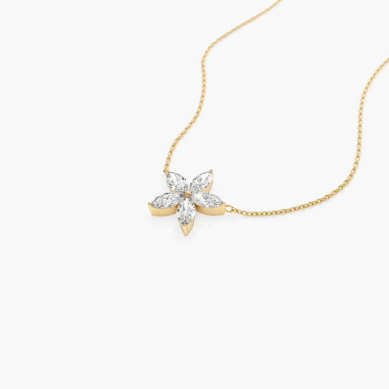 Solitaire Flower Necklace