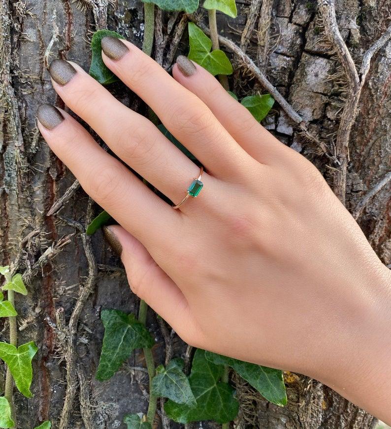 MINIMALIST EMERALD RING - Grace