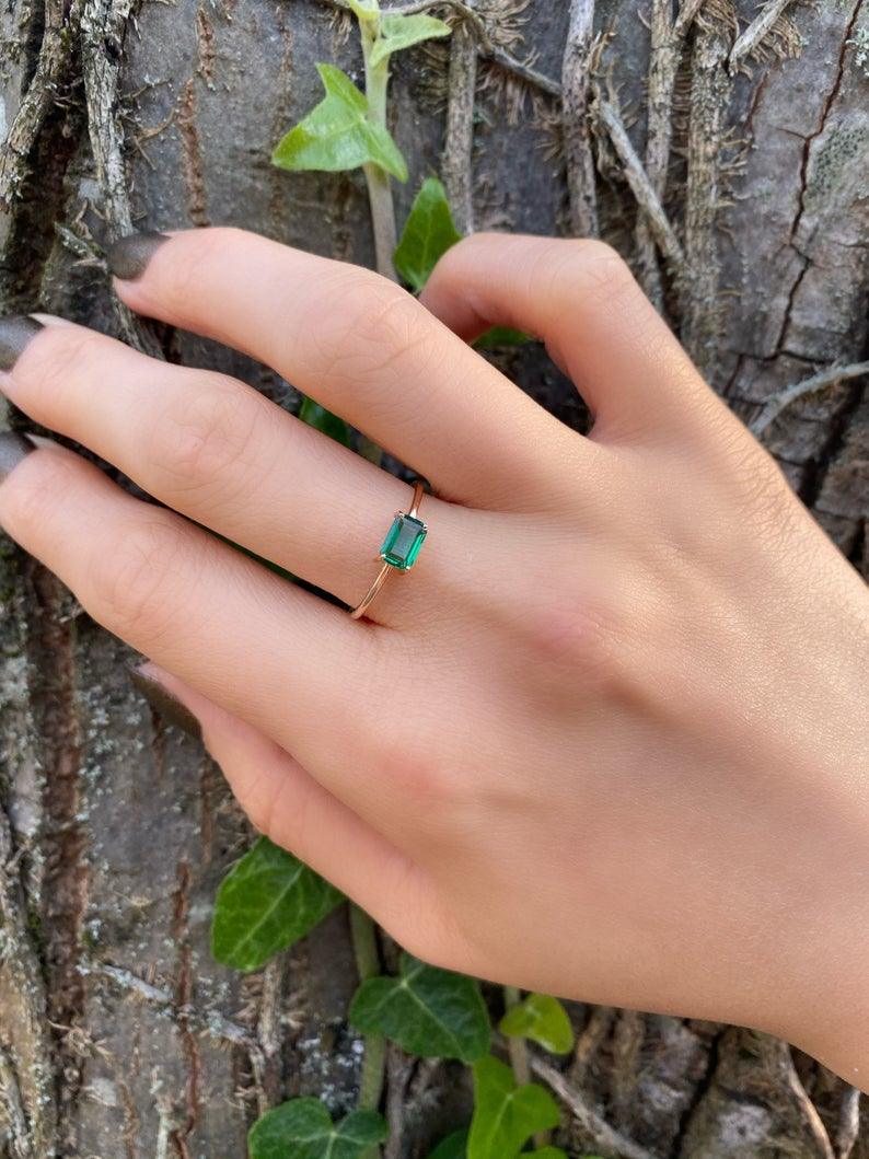 MINIMALIST EMERALD RING - Grace