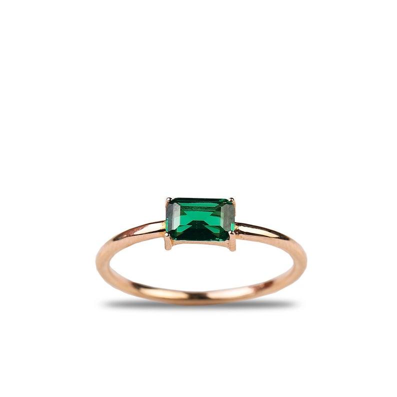 MINIMALIST EMERALD RING - Grace