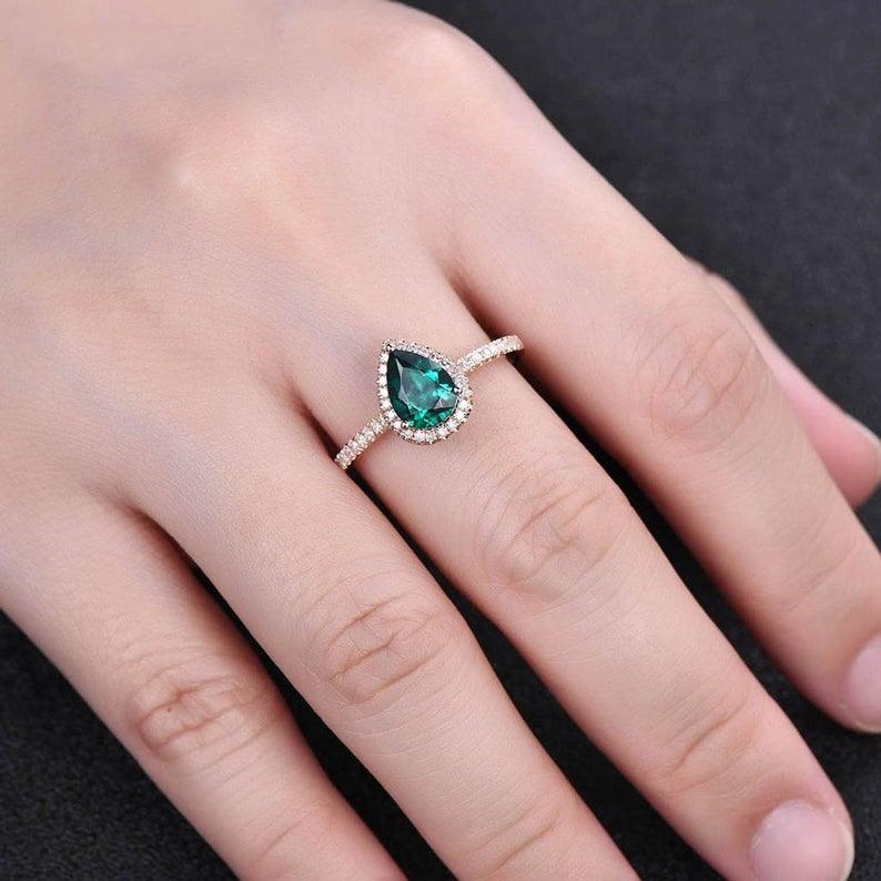 GREEN PEAR RING - Grace