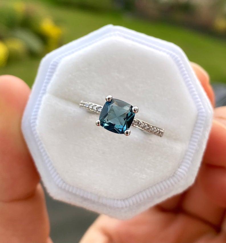 CUSHION CUT AQUA MARINE - Grace