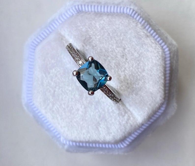 CUSHION CUT AQUA MARINE - Grace